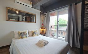 33 Poshtel (Adults Only)